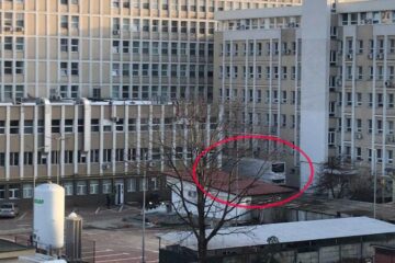 Container frigorific în curtea spitalului