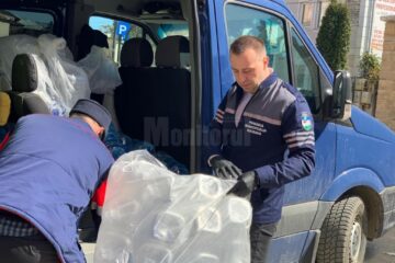 2.000 de distribuitoare de dezinfectant se montează deja în toate scările de bloc din Suceava