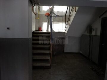 2.000 de distribuitoare de dezinfectant au fost cumpărate de Primăria Suceava pentru a fi montate la toate scările de bloc din municipiu, unde se face dezinfecție totală