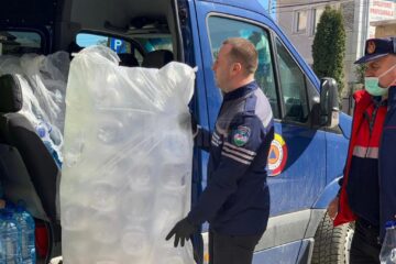 2.000 de distribuitoare de dezinfectant au fost cumpărate de Primăria Suceava pentru a fi montate la toate scările de bloc din municipiu
