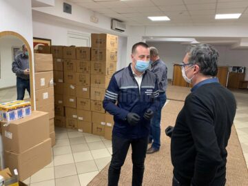 2.000 de distribuitoare de dezinfectant se montează deja în toate scările de bloc din Suceava