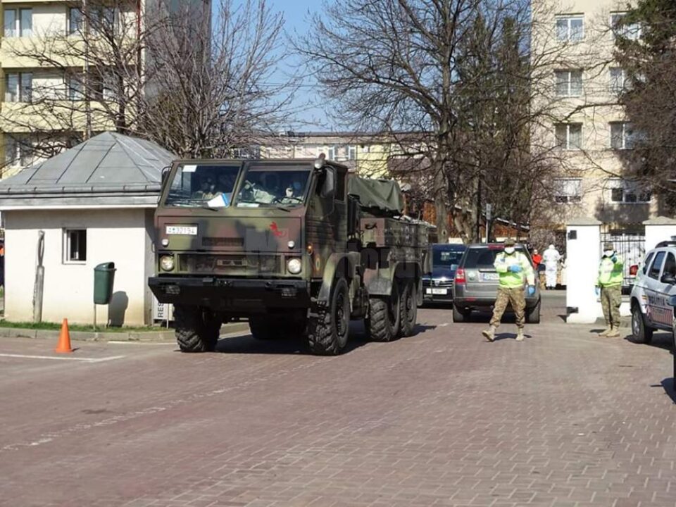 Peste 70 de militari au venit să ajute la dezinfecția Sucevei Sursa Foto: MApN
