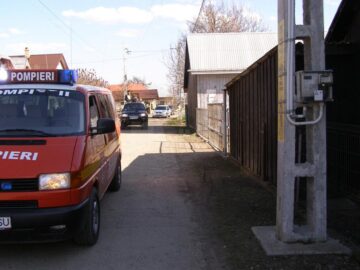 Preoții din Cornu Luncii au stropit cu agheasmă drumurile și spațiile din toată comuna