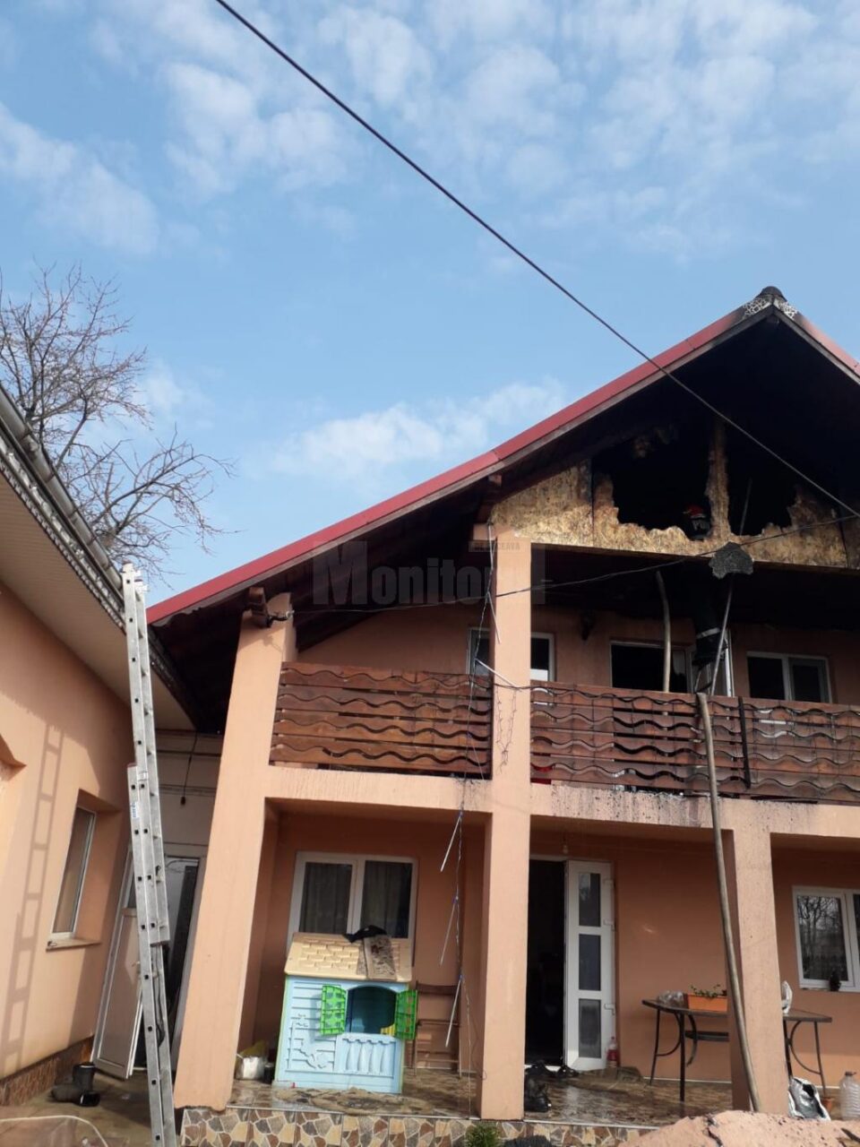 Incendiu sâmbătă dimineață la acoperișul unei case din Roșcani