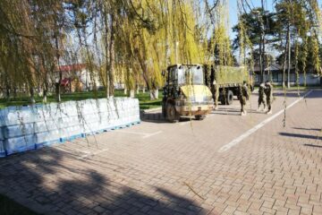 19.800 de litri de apă și o tonă de conserve de icre de pește, donate Spitalului Județean de către Crucea Roșie Suceava