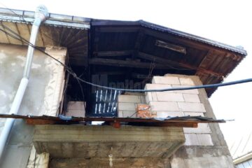 Un incendiu a afectat acoperișul unei case din localitatea Valea Bourei