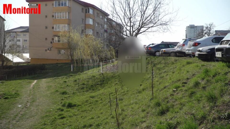 Un bărbat cu mănuși și mască pe față s-a spânzurat în cartierul Obcini din Suceava