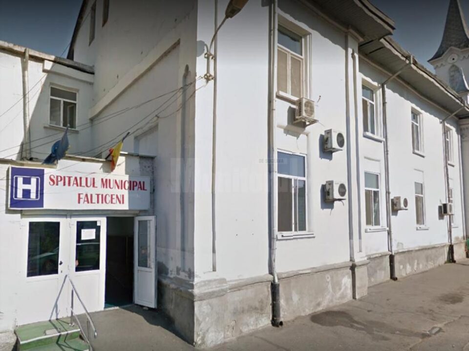 Pavilionul central al Spitalului Fălticeni a fost închis, după ce 44 de cadre medicale au fost confirmate cu COVID-19 Pavilionul central al Spitalului Fălticeni a fost închis, după ce 44 de cadre medicale au fost confirmate cu COVID-19