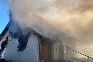 Un incendiu a distrus acoperișul unei case din Ipotești