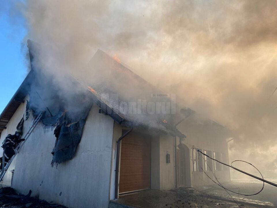 Un incendiu a distrus acoperișul unei case din Ipotești