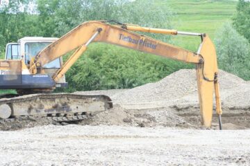 O firmă care exploata balast în plină noapte, amendată de SGA Suceava