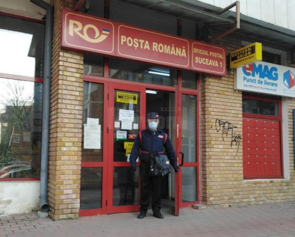 Mihai Budeanu și colegii săi, poștașii, merg la muncă, zi de zi, chiar și când orașul Suceava e încremenit în carantină