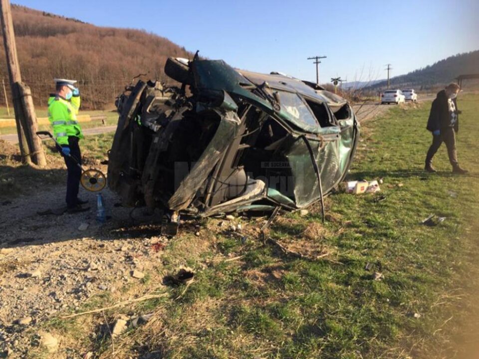 Tânăra s-a răsturnat de trei ori cu mașina