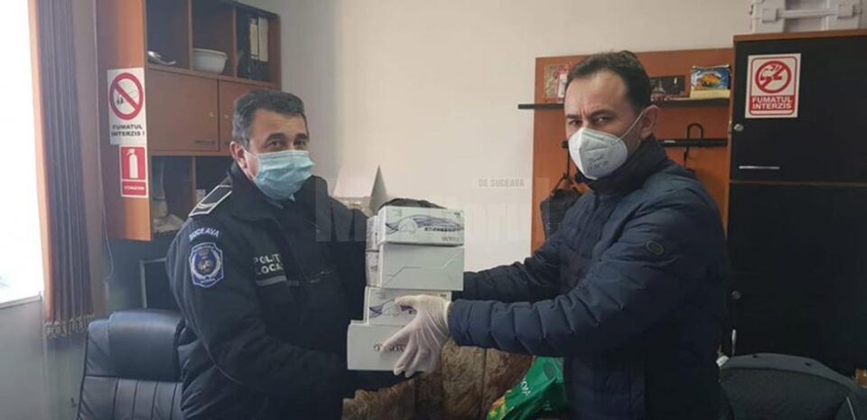 Liderii PMP Eugen Tomac și Marian Andronache au oferit materiale de protecție sucevenilor din linia întâi care se luptă cu noul coronavirus