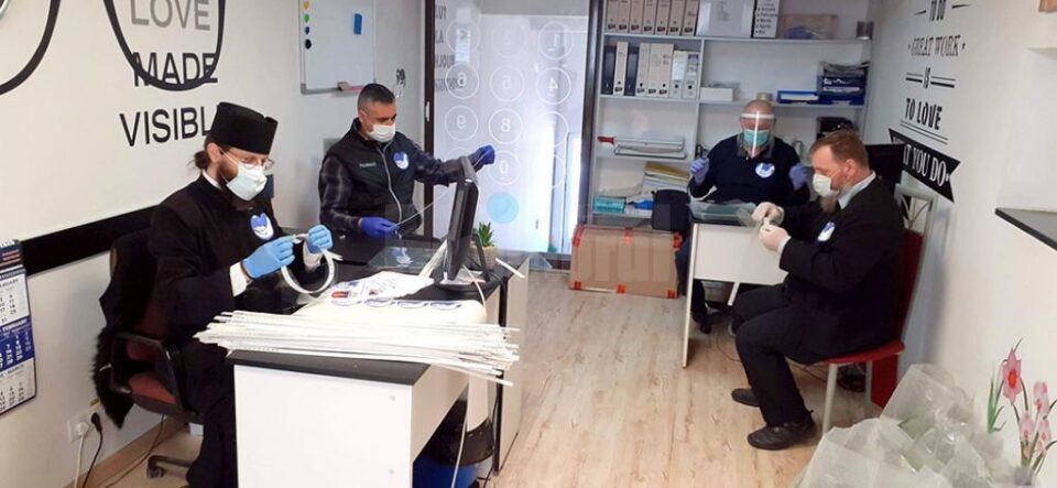 Viziere pentru personalul medical de la Fălticeni
