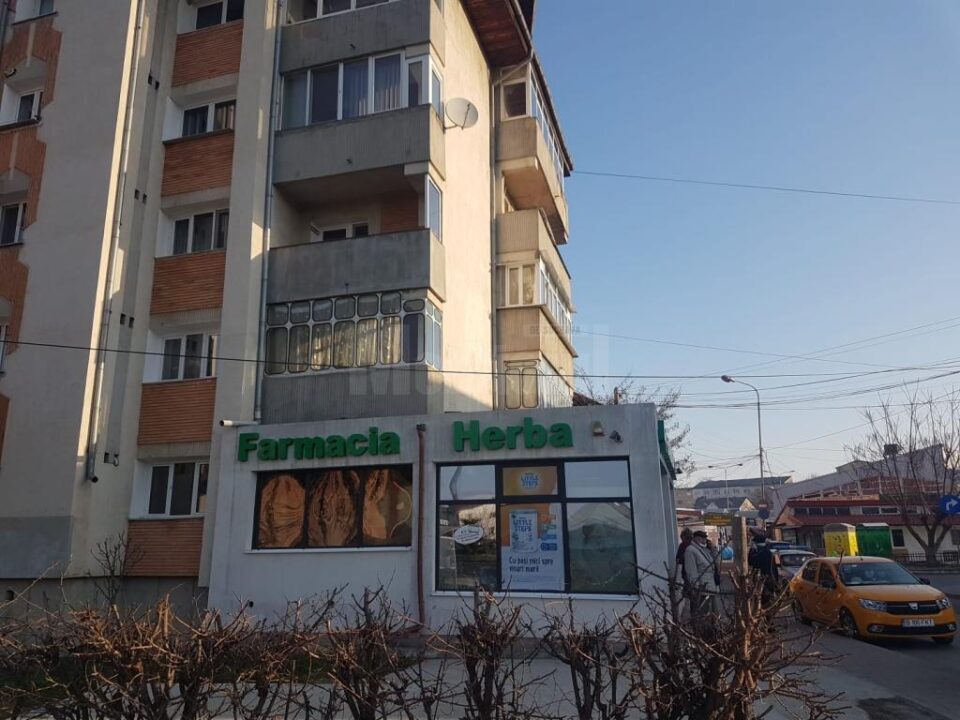Farmacia de la Spital nu mai are program non-stop, iar o farmacie din Burdujeni și-a reluat activitatea