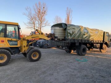 Dezinfecție cu utilaje militare, pe străzile Sucevei, în lupta împotriva coronavirusului