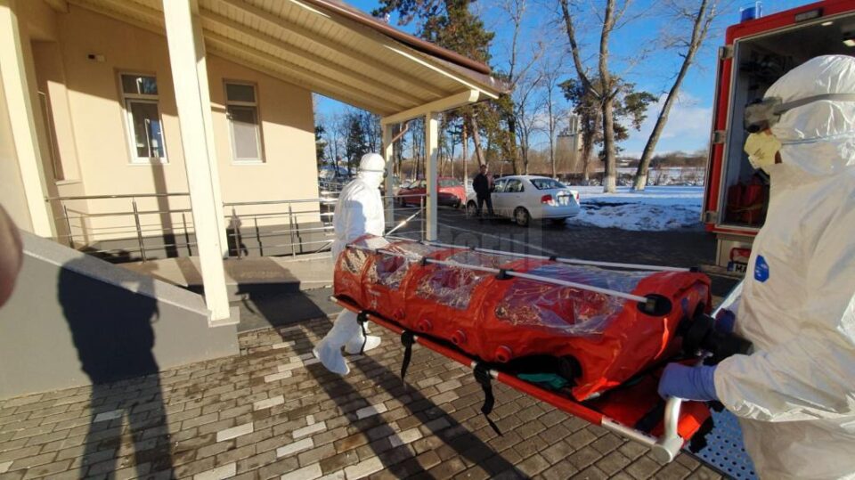 Un sucevean în vârstă de 46 de ani, cu boli preexistente, a murit cu COVID-19 Un sucevean în vârstă de 46 de ani, cu boli preexistente, a murit cu COVID-19