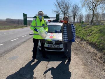 Doi tineri din Fălticeni, respectiv Humor, produc viziere cu imprimante 3D și le donează celor care au nevoie
