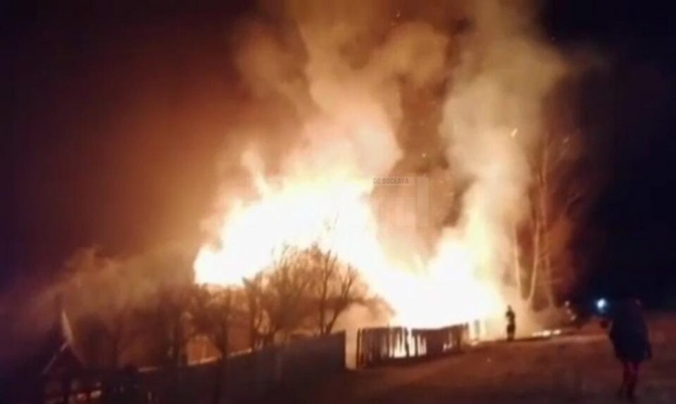 Gospodărie afectată grav de un incendiu violent la Șaru Dornei