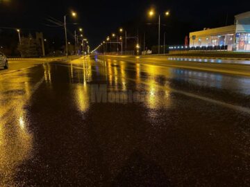 Dezinfecție cu utilaje militare, pe străzile Sucevei, în lupta împotriva coronavirusului