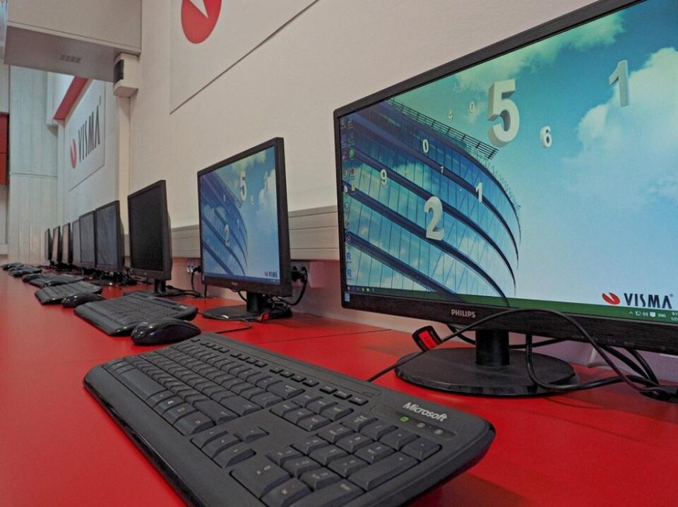 Beneficiarii vor primi 200 de euro. Foto: tribuna.ro