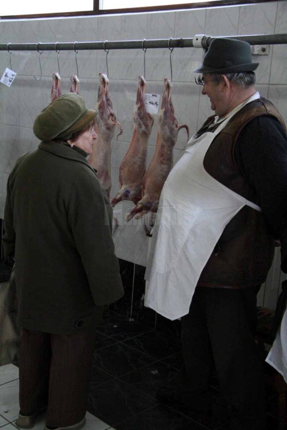 În piețe vor putea comercializa miei doar reprezentanți ai abatoarelor, nu și crescătorii