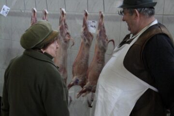 În piețe vor putea comercializa miei doar reprezentanți ai abatoarelor, nu și crescătorii