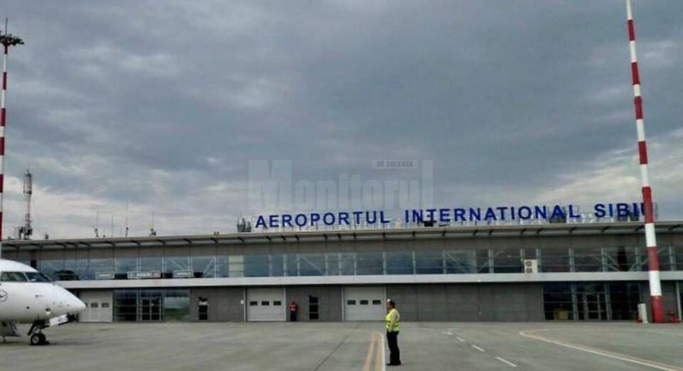 Suceveni în carantină care voiau să plece la muncă în Germania, întorși de pe aeroportul din Sibiu. Sursa foto oradesibiu.ro Suceveni în carantină care voiau să plece la muncă în Germania, întorși de pe aeroportul din Sibiu. Sursa foto oradesibiu.ro