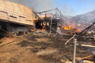 Un incendiu pornit de la o lumânare a lăsat dezastru în urmă Foto Iulian Popa