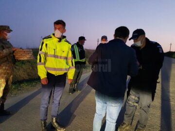 65 de polițiști, jandarmi și militari, au primit, sâmbătă seara, câte o pizza, sucuri și snacks-uri, de la Cornel Manaz, Paul Ieremie și Andrei Timoficiuc