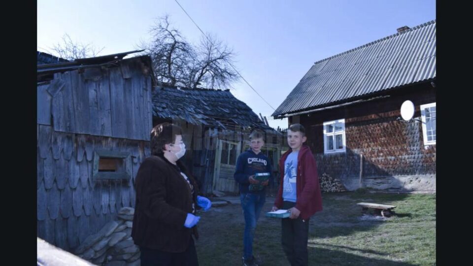 Narada a donat tablete pentru 26 de copii din Moldovița, pentru ca și aceștia să aibă acces la educația digitală