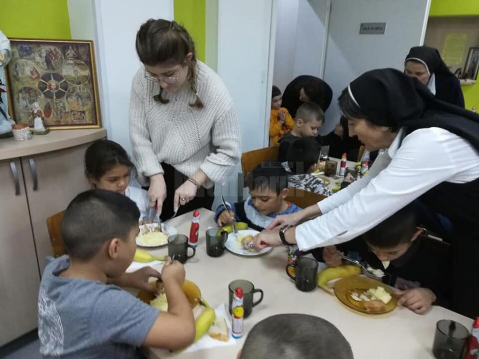 Centrul „Maria Ward” din Rădăuți mai are mâncare pentru copii pentru o săptămână