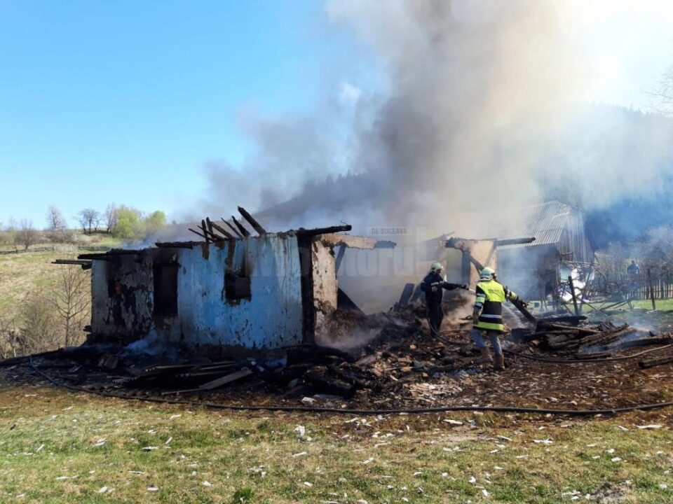 Casa proprietarului din Herla a fost distrusa in urma focului facut de acesta in apropiere