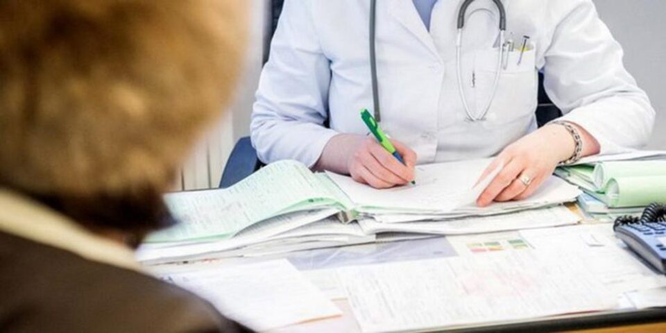 Medicii de familie solicită clarificări la eliberarea concediilor medicale pentru cei în autoizolare. Foto: zi-de-zi.ro Medicii de familie solicită clarificări la eliberarea concediilor medicale pentru cei în autoizolare. Foto: zi-de-zi.ro
