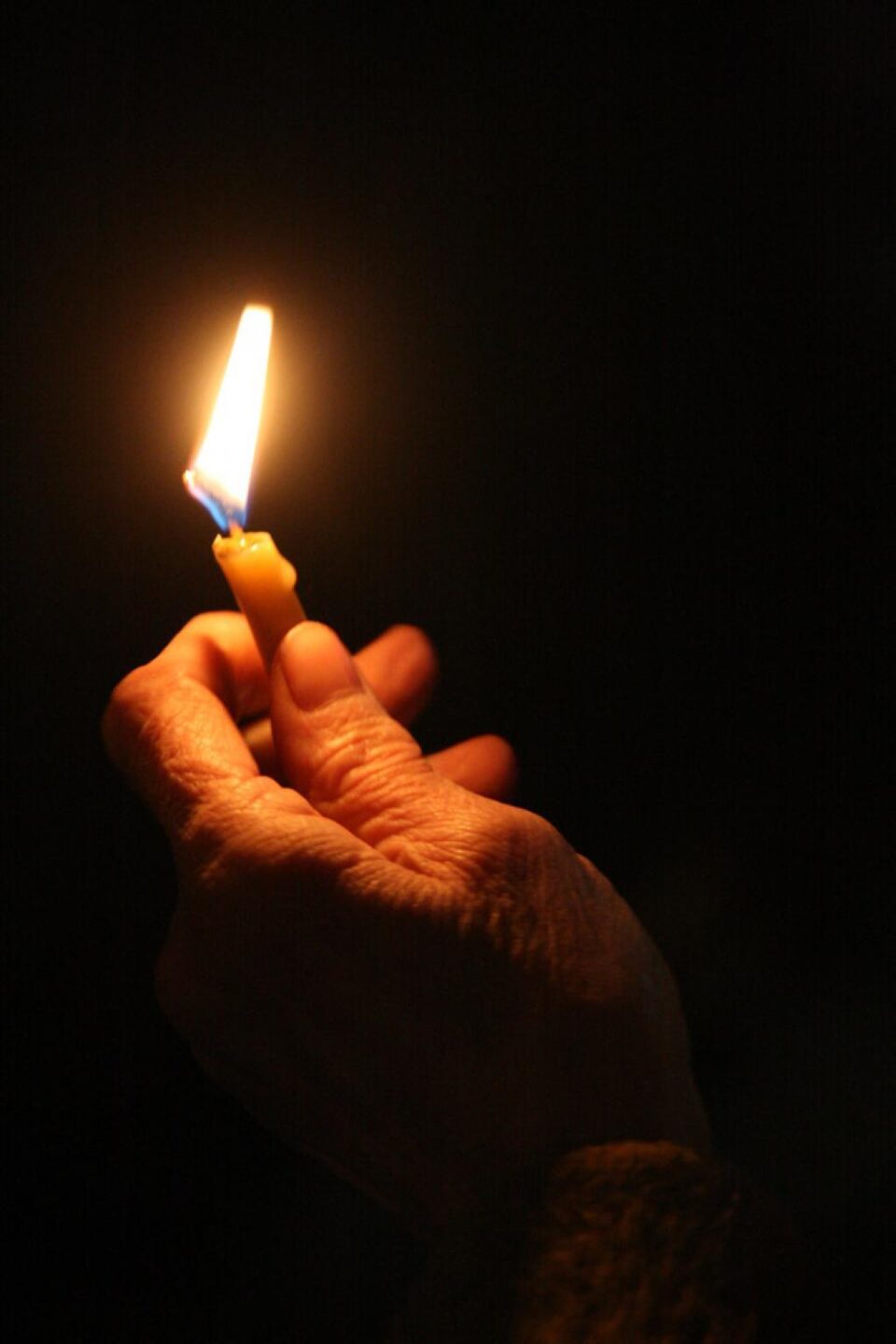 Prescura și Lumina Sfântă vor fi împărțite de Paște cu ajutorul poliției