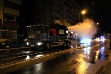 Atomizorul capabil să elimine de pe suprafețe și din aer bacteriile și virusurile acționează de luni pe străzile Sucevei