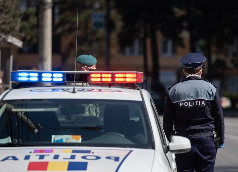 Șoferi băuți, prinși noaptea pe stradă. Polițiștii i-au amendat și pe șoferi și pe pasageri pentru deplasări nejustificate