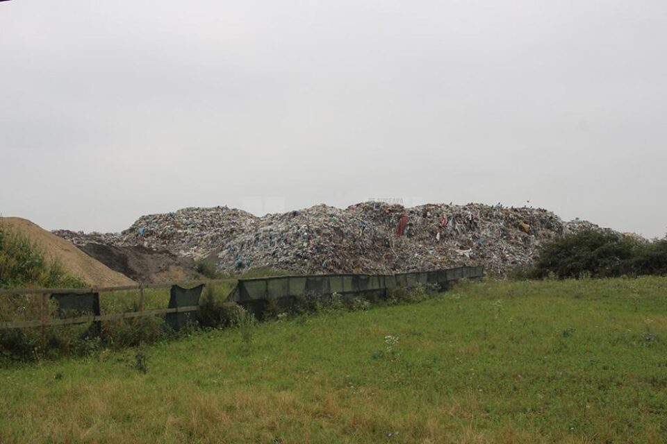 Muntele de gunoi de la Ipotești