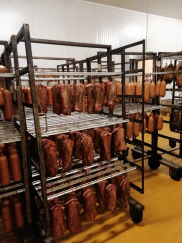 Continuă și în acest an investițiile la FACOS. Se dorește extinderea pieței de desfacere și instalarea unei noi linii de producere a conservelor