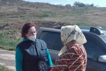 Bătrânii și familiile nevoiașe din Berchișești au primit alimente și măști de protecție din partea primăriei