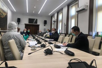 Autoritățile județene și conducerea spitalului au discutat despre problemele legate de gestionarea pandemiei de coronavirus