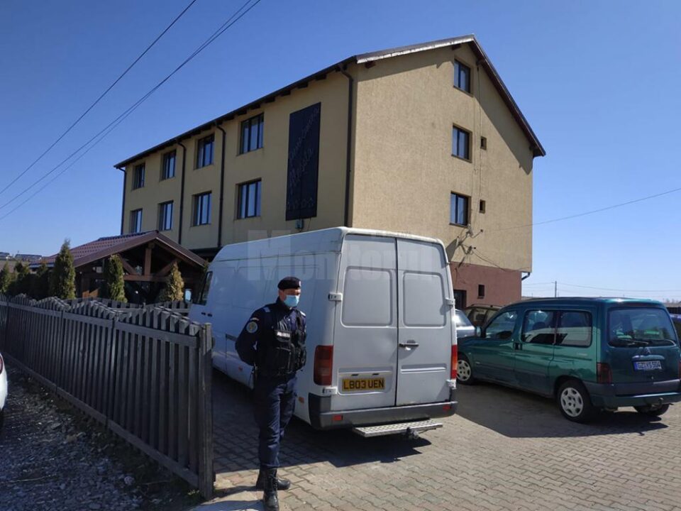 ”Vrem acasă”. Asta au strigat persoanele care stau în carantină într-o pensiune din Moara