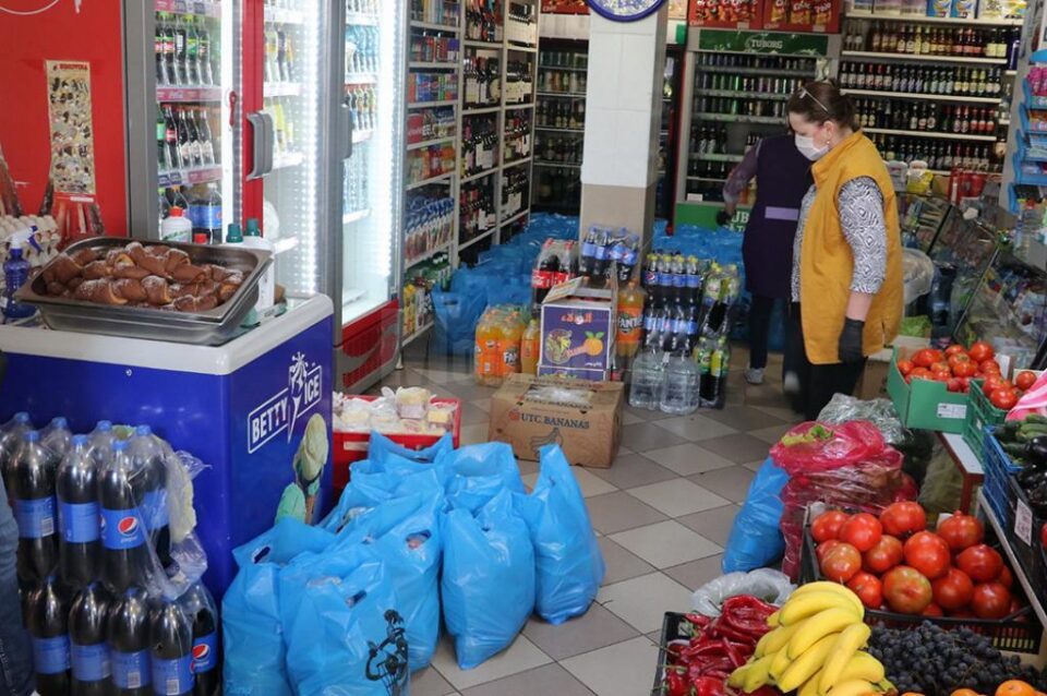 800 din cele 1000 de pachete cu alimente oferite de Primăria Suceava au fost distribuite, dar acțiunea continuă