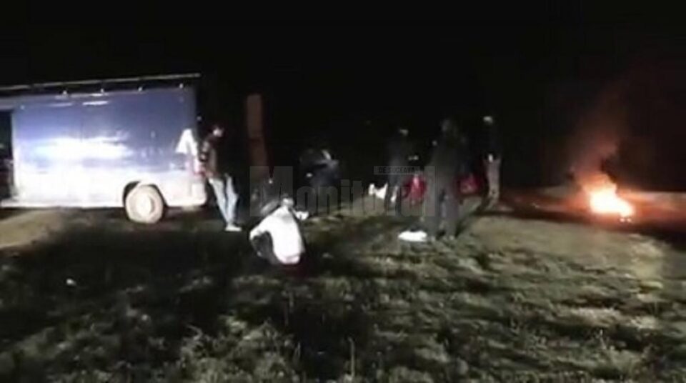 Au ieșit la grătar, în plină noapte, pe un câmp de lângă Pătrăuți