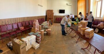 Pachete de Paște pentru bătrâni, veterani de război și familii nevoiașe, distribuite de Fundația Nord 2001