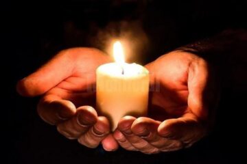 La ora 24.00 credincioșii pot să aprindă lumina la candela de acasă