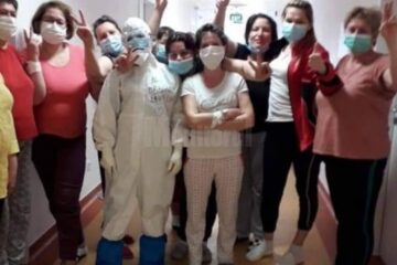 Daniela și colegele ei, la Spitalul Suceava