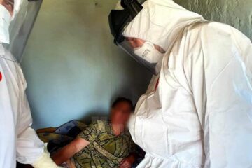 O suceveancă a născut acasă, asistată de trei pompieri militari