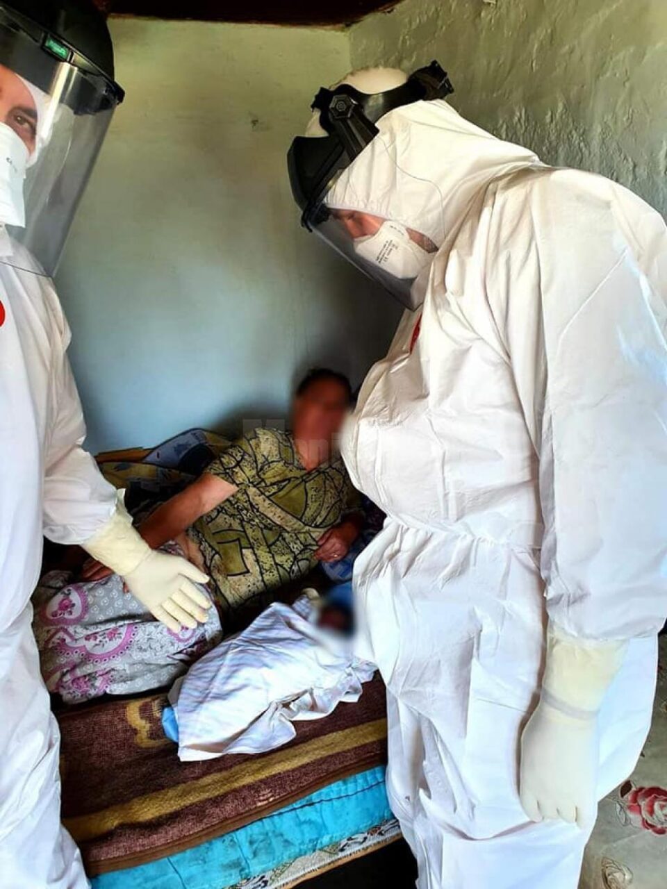 O suceveancă a născut acasă, asistată de trei pompieri militari O suceveancă a născut acasă, asistată de trei pompieri militari